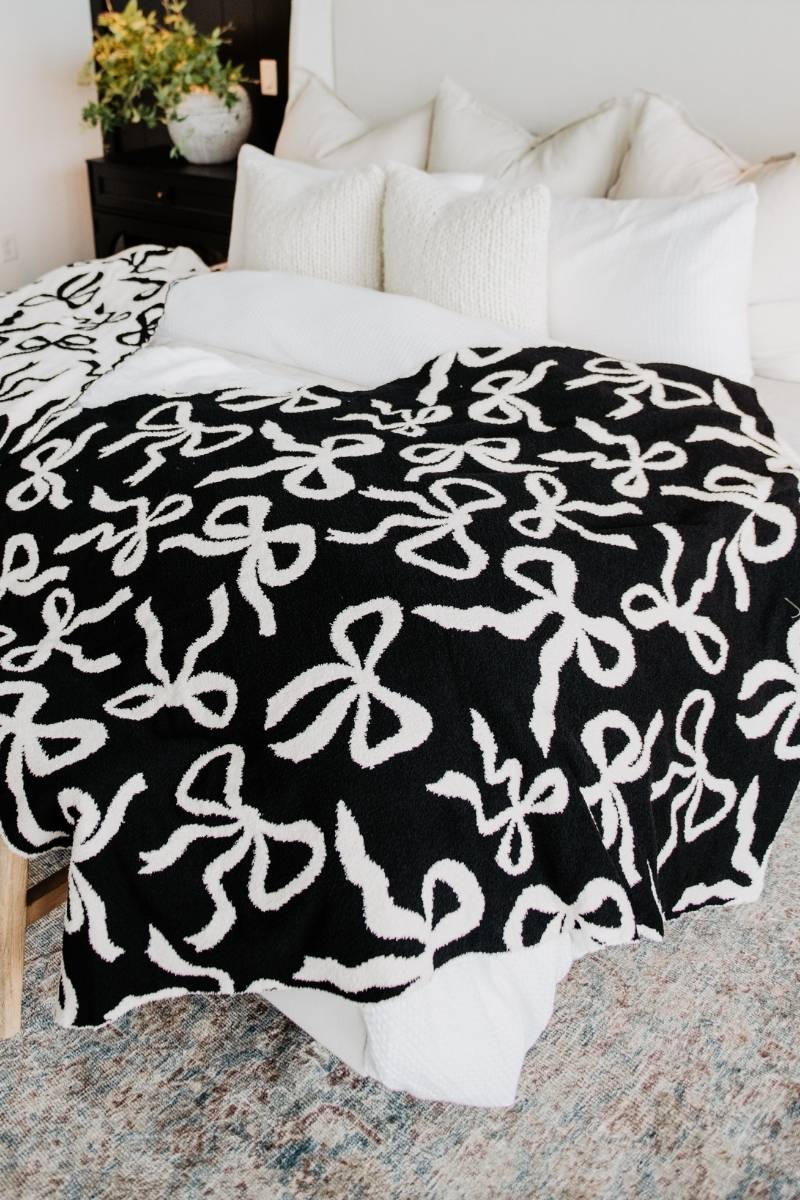 Black & White Bow Blanket